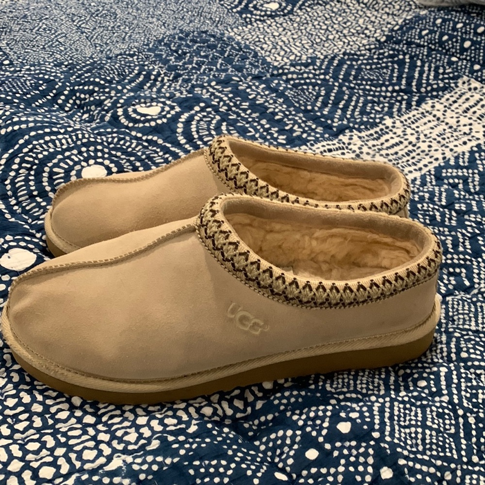 Ugg cream slippers women’s 11